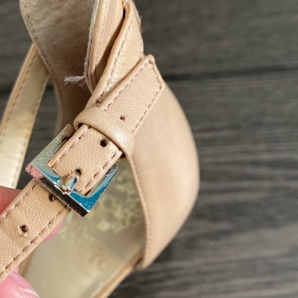 Vince Camuto ankle strap high heeled sandals. Tan. Size 7. Leather upper. - Picture 13 of 15